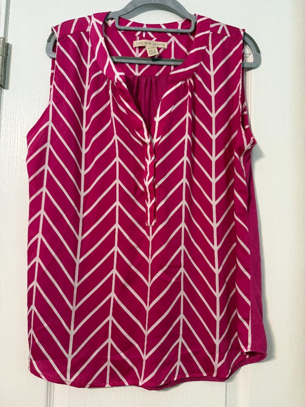 Hanna & Gracie Pink and White Chevron Print Sleeveless Blouse in Size XL